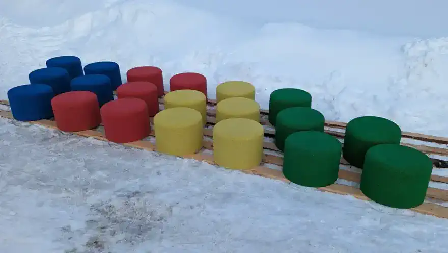 Полусферы из EPDM-крошки на готовой площадке — пример 5